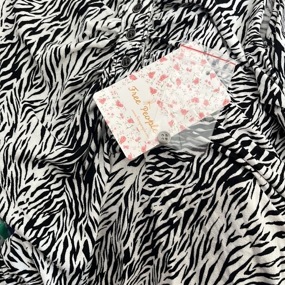 New NWT | FREE PEOPLE ‘Coco’ Tank Top Racerback Zebra Print Blouse - Picture 5 of 5
